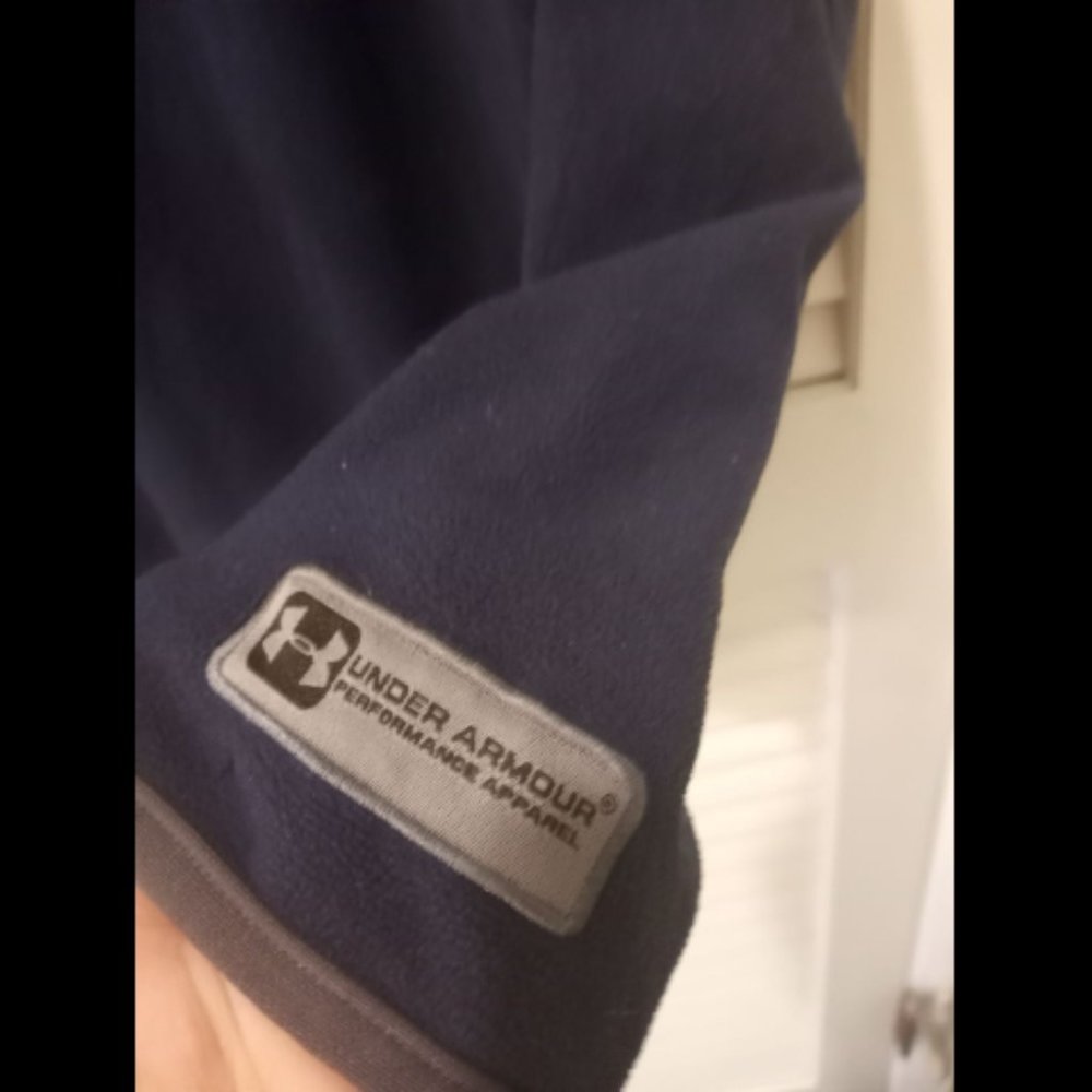 Under Armour lightweight fleece - Picture 3 of 3